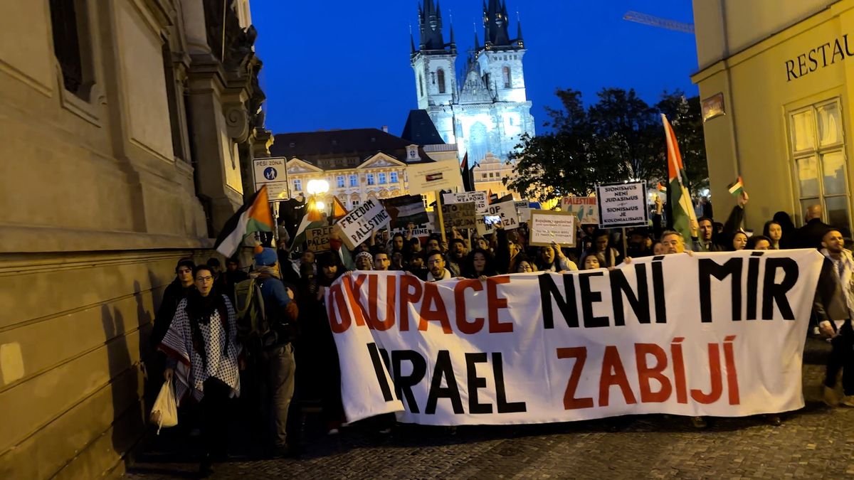Centrem Prahy pochodovali příznivci Palestiny